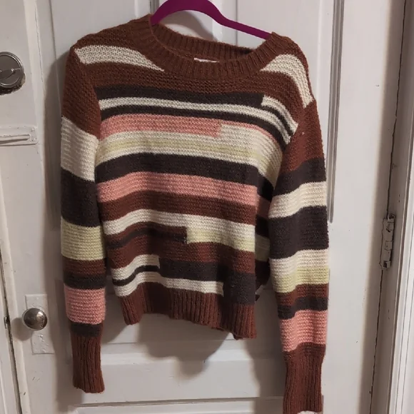 Cozy Patterned Women's Sweater in Brown, Pink, and Cream - Picture 2 of 8